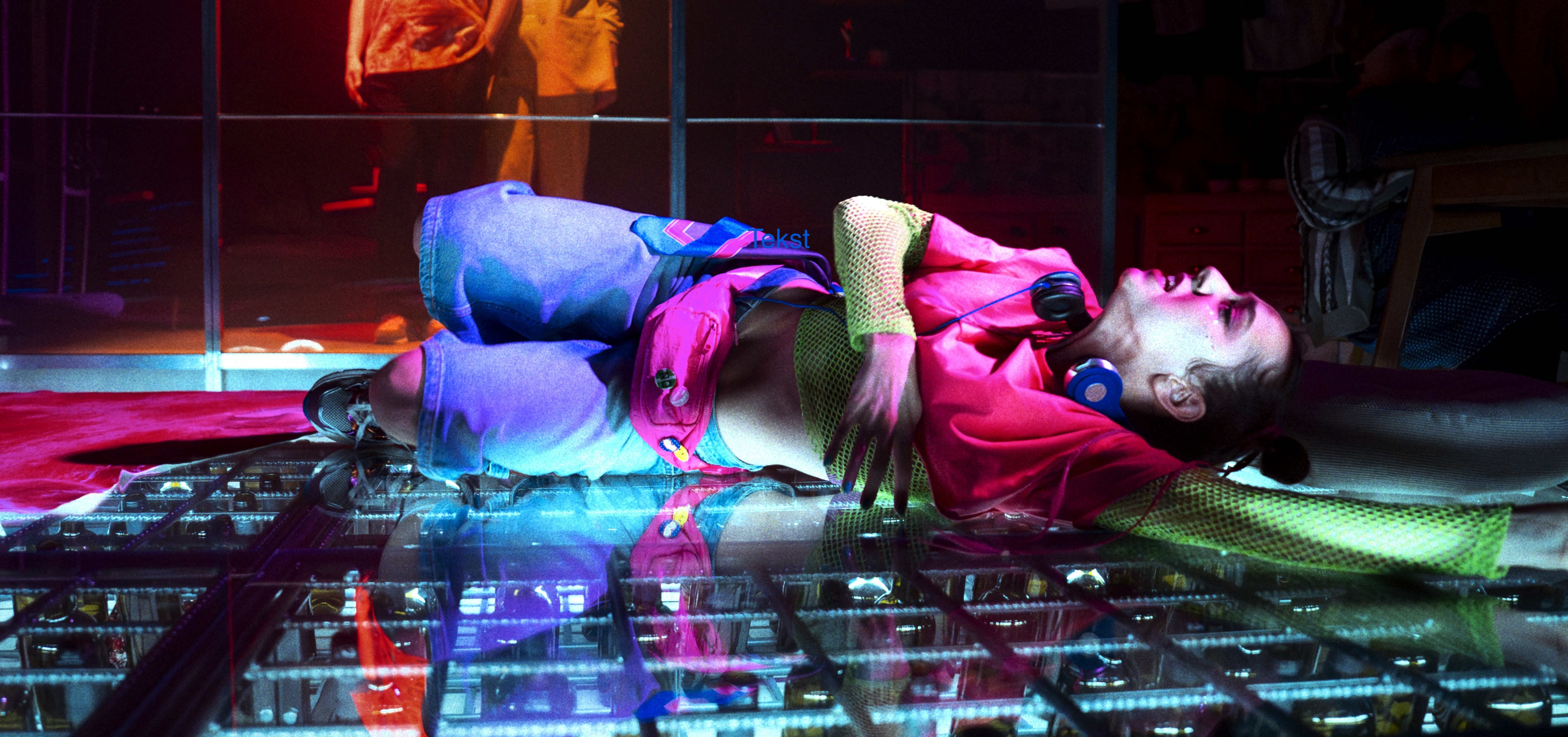 Obrazek ilustrujący spektakl Między nami dobrze jest